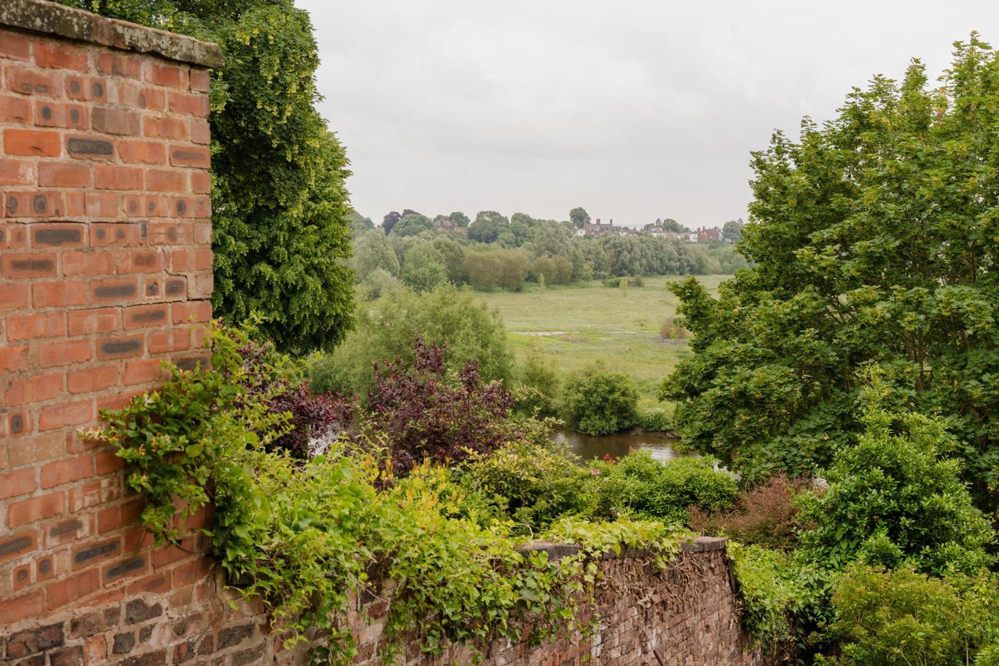 Well Presented 2 Bedroom Chester Cottage With Great River Views Luaran gambar